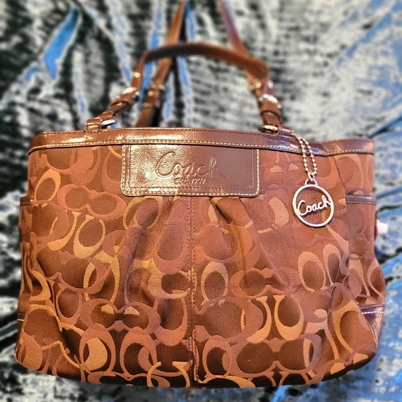 Coach Y2K Gallery Turn Lock Tote with Brown Signature Print - Picture 1 of 3